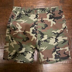 RVCA Men's Woodland Camo Weekend Shorts - Green/Brown/Black